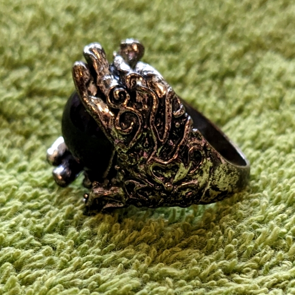 Hands Holding Orb Ring (Size 6) - Picture 1 of 4